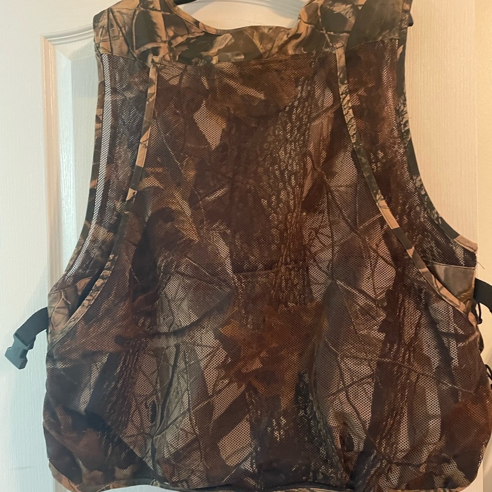 Field & Stream hunting/fishing vest - Picture 2 of 4